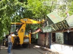 В Люберцах сносят торговые павильоны - есть жертвы