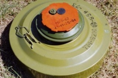 В парикмахерской, расположенной на первом этаже жилого дома. обнаружили противотанковую мину