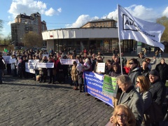 Участники митинга в защиту очередников потребовали отставки главы Департамента имущества Москвы