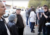 Сход жителей, возмущенных сносом магазина Дачник