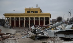 Москвичей попросили украсить шаурмой могилу малого бизнеса на Тверской