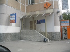 Козырьки над входом: можно или нет?